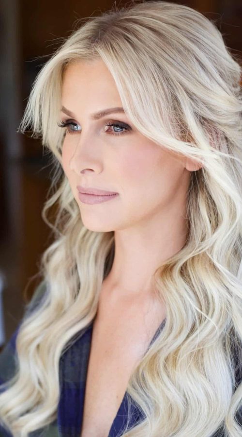 Soft smoky eye and glowing skin with voluminous blonde waves